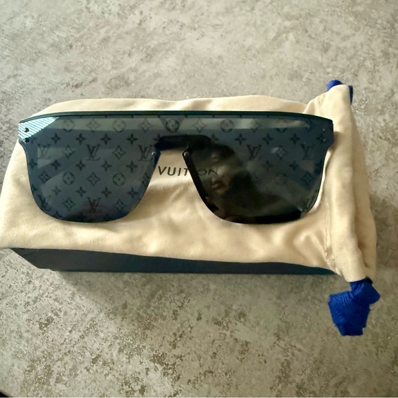 Louis Vuitton sunglasses - Picture 3 of 6